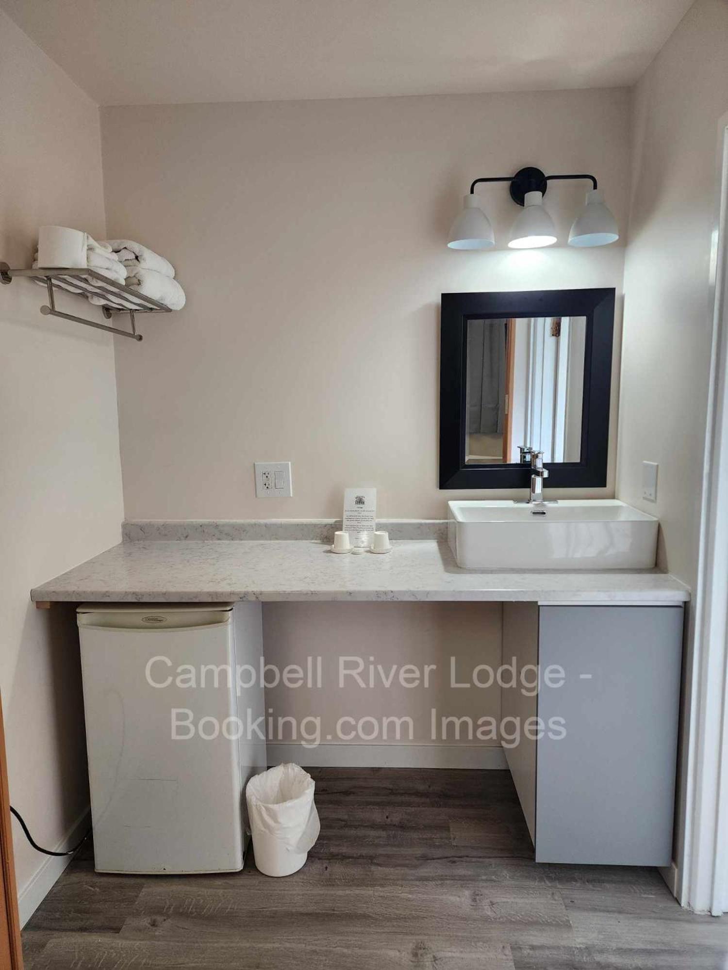Campbell River Lodge Bagian luar foto