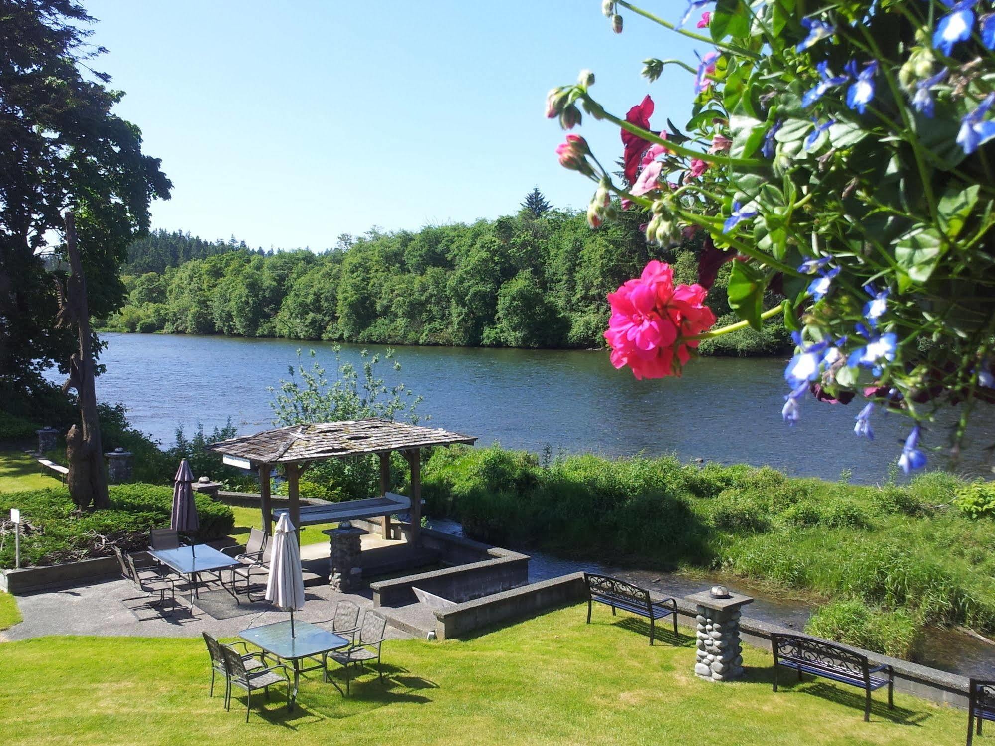 Campbell River Lodge Bagian luar foto