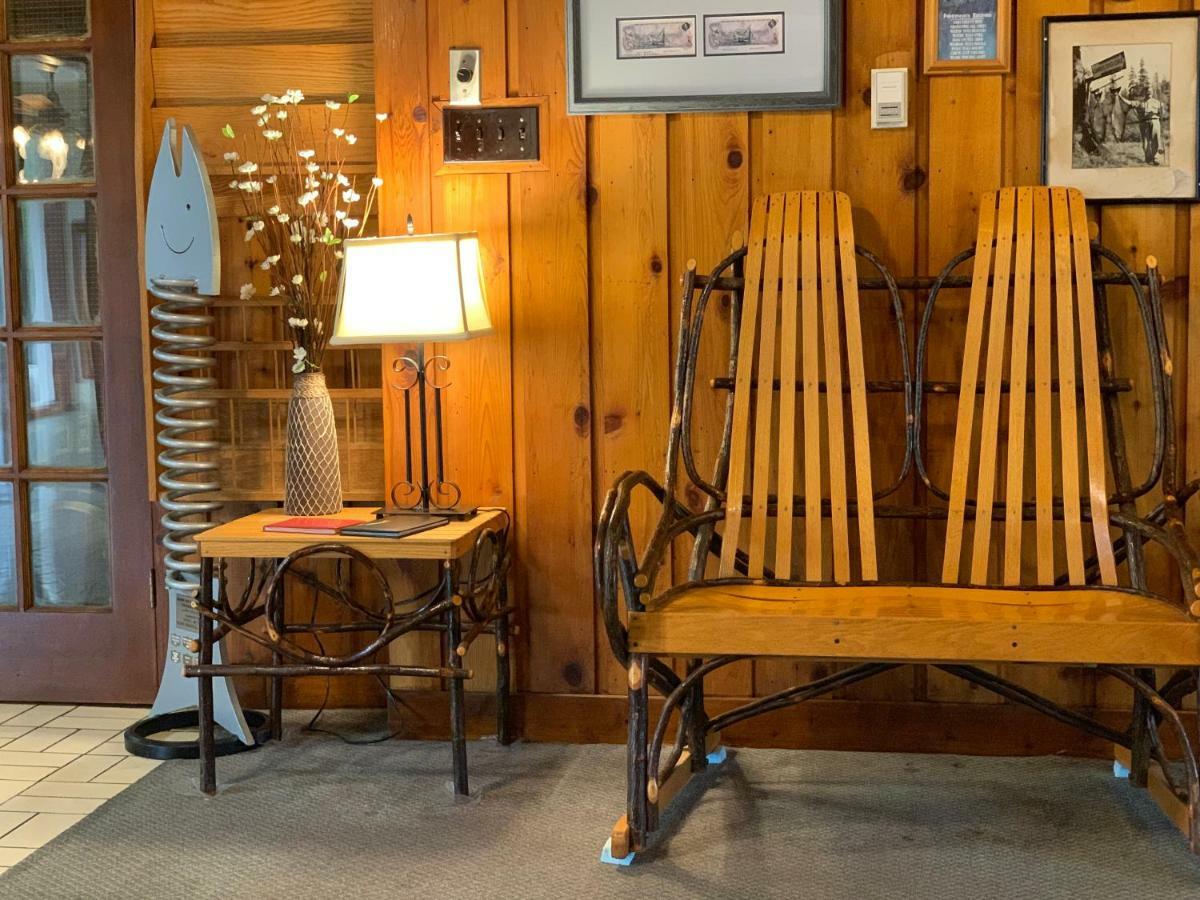 Campbell River Lodge Bagian luar foto