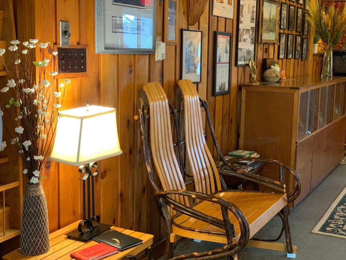 Campbell River Lodge Bagian luar foto